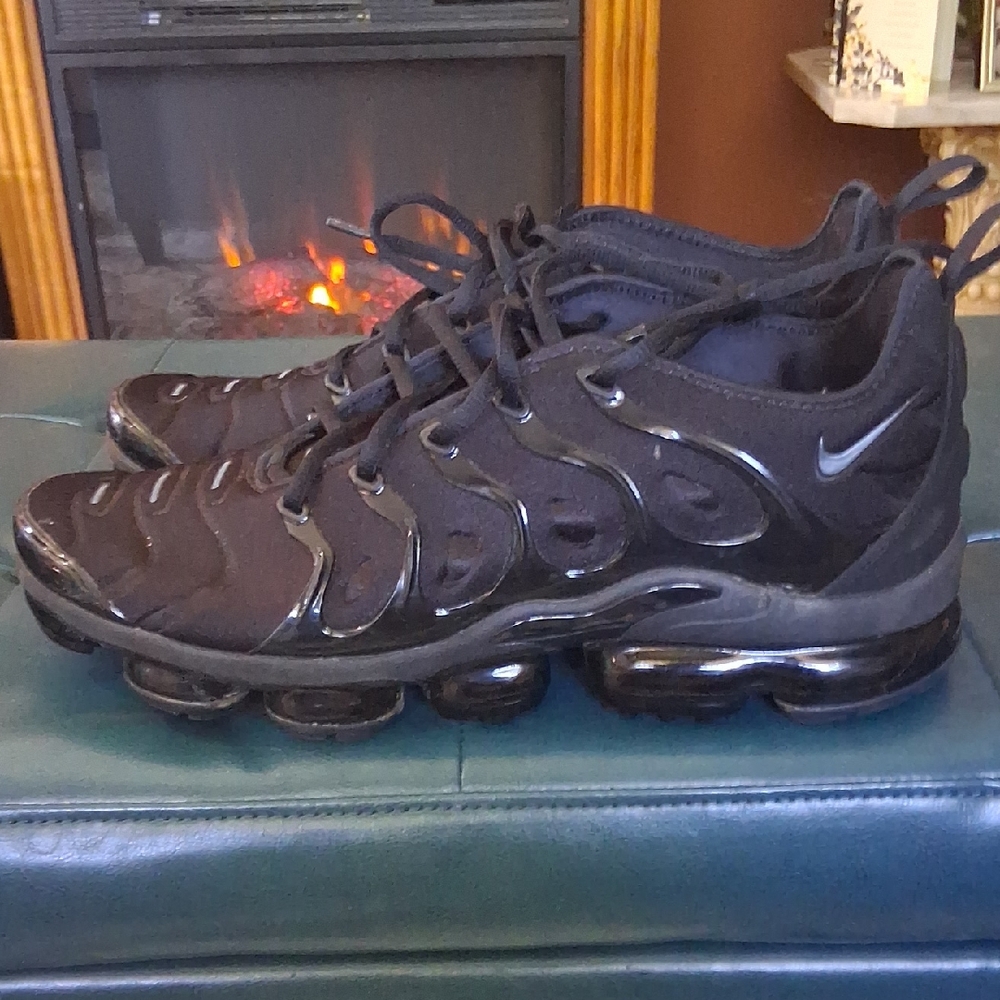 Nike Men's Black VaporMax Sneakers